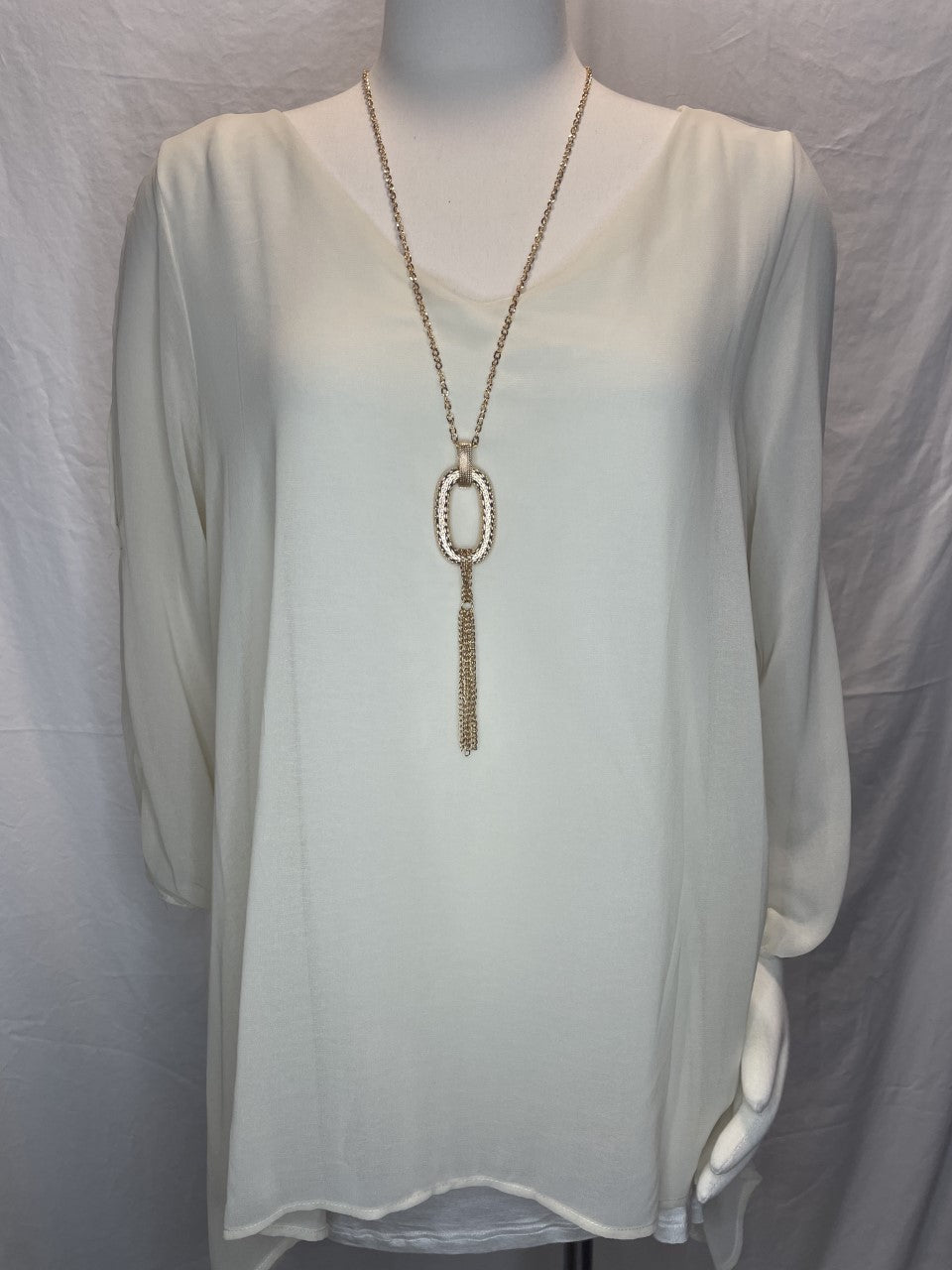 Top Ivory with necklace