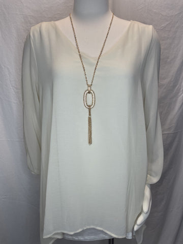 Top Ivory with necklace